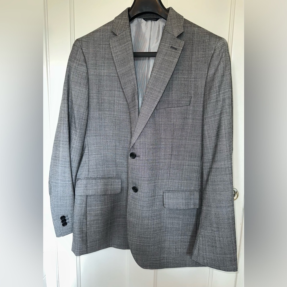 Banana Republic Men’s 3 Piece Tailored Slim Fit Gray Suit